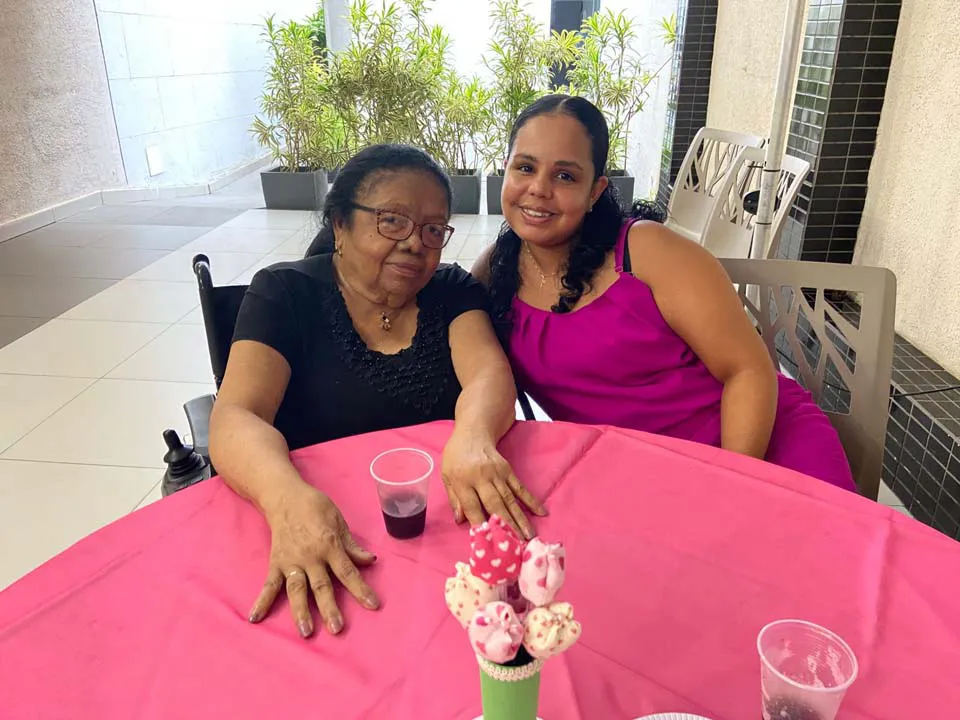 Mulheres reunidas em comemoração ao seu dia