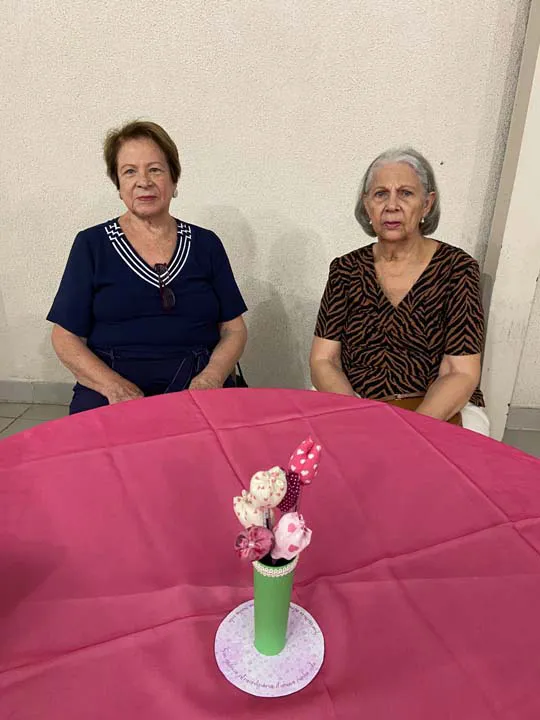 Mulheres reunidas em comemoração ao seu dia