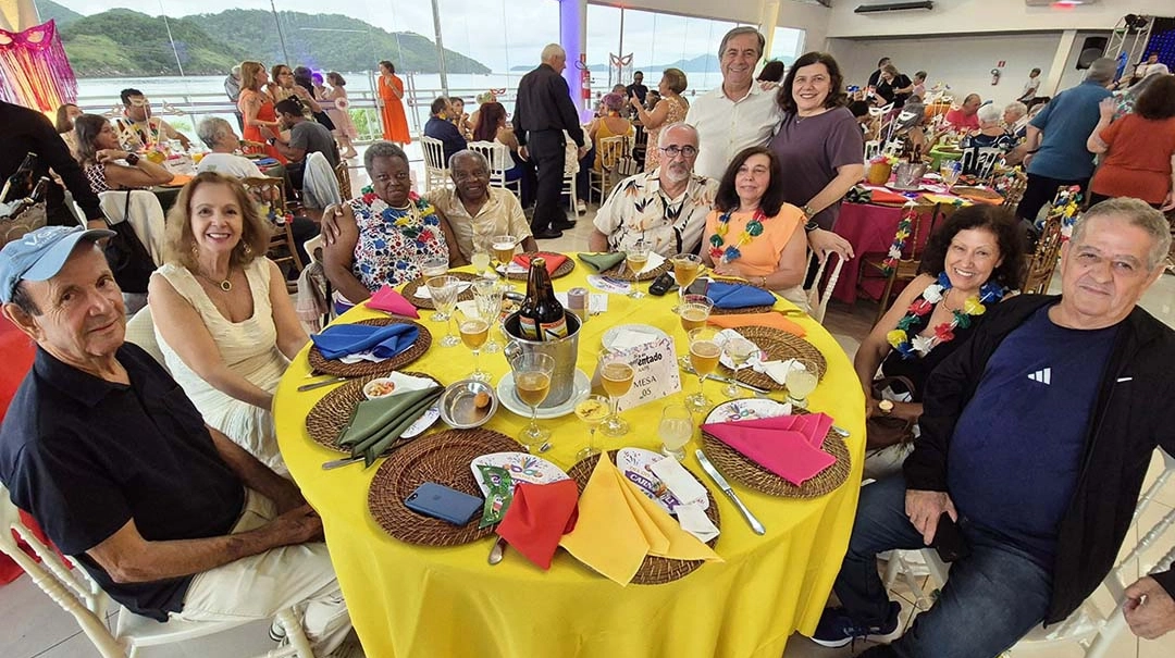 Associados se divertindo na festa