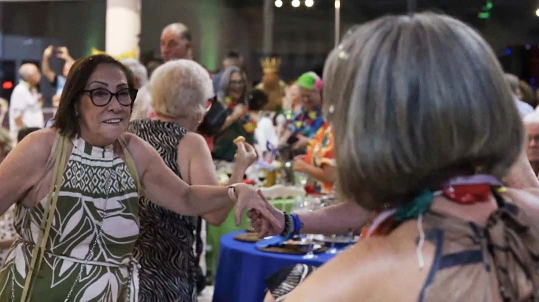 Associados se divertindo na festa