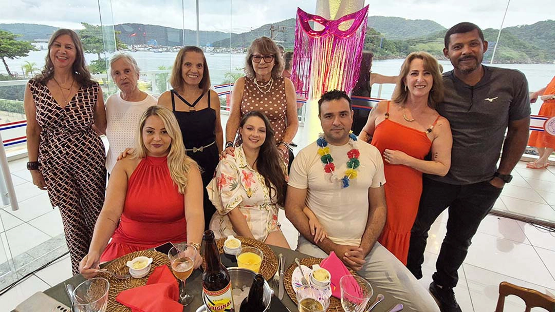 Associados se divertindo na festa