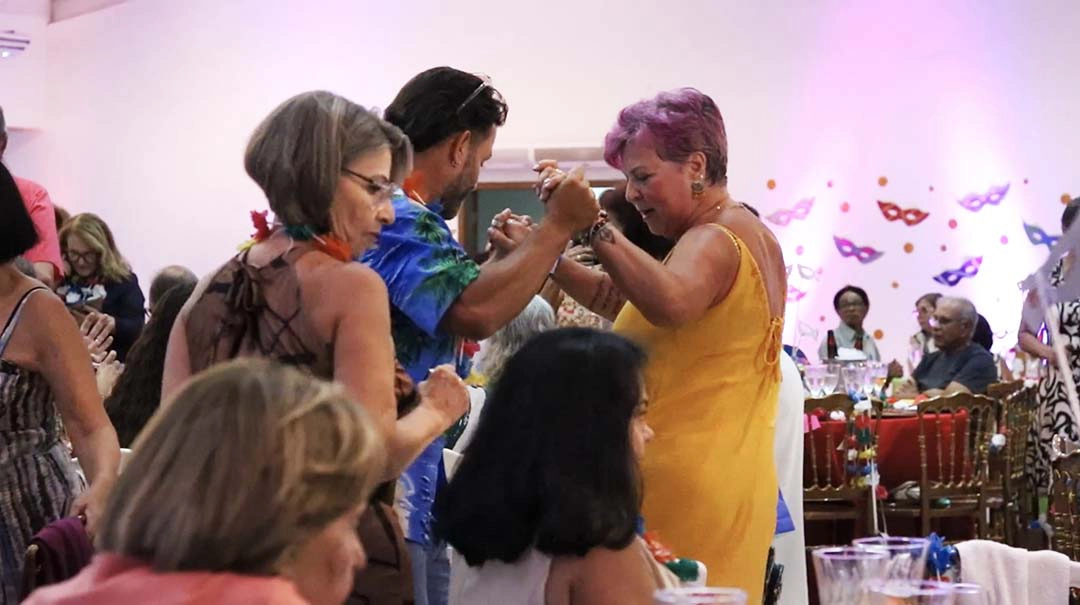 Associados se divertindo na festa