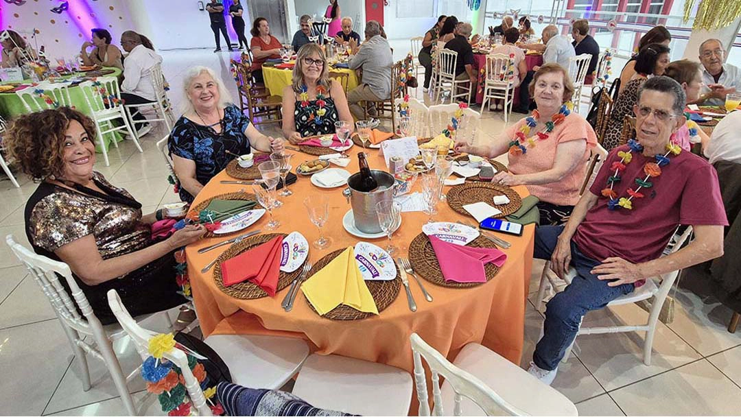 Associados se divertindo na festa