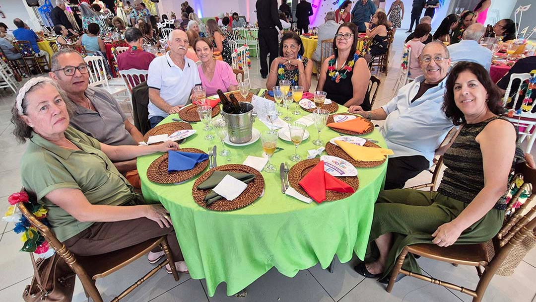 Associados se divertindo na festa