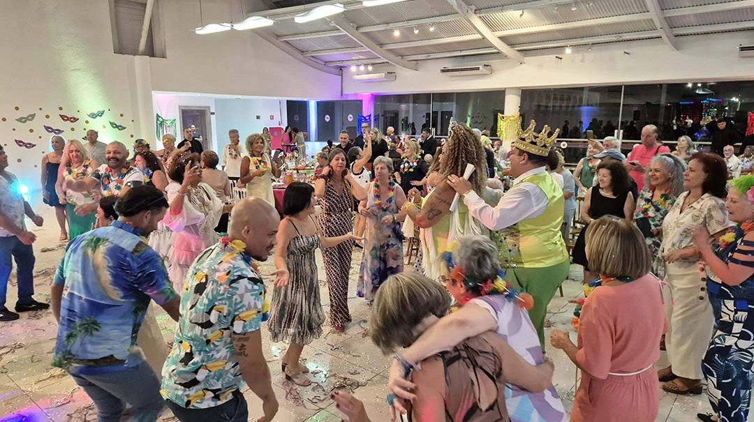 Associados se divertindo na festa