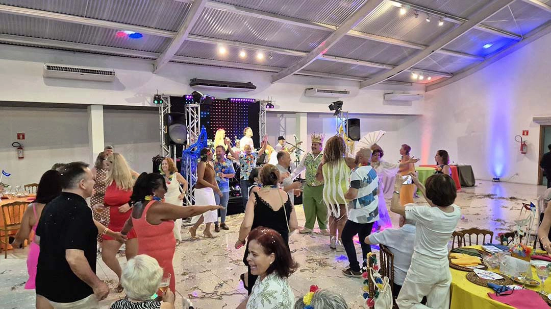 Associados se divertindo na festa