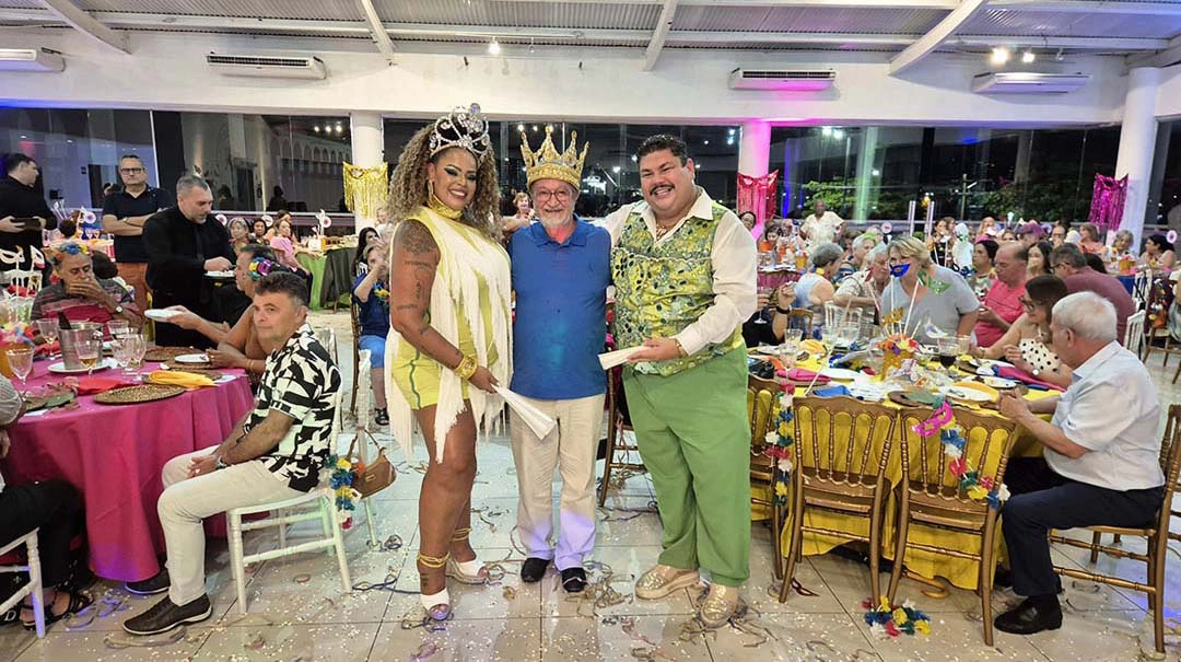 Associados se divertindo na festa