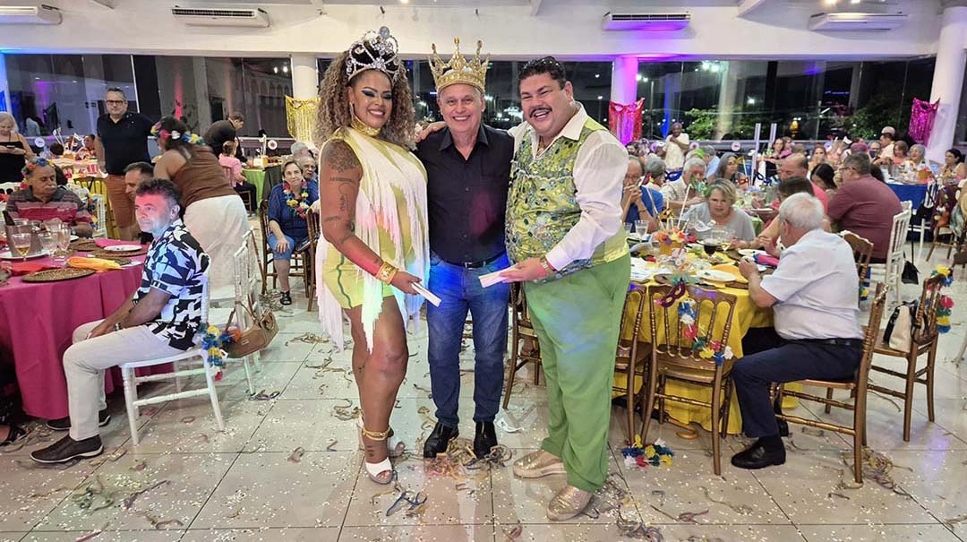 Associados se divertindo na festa