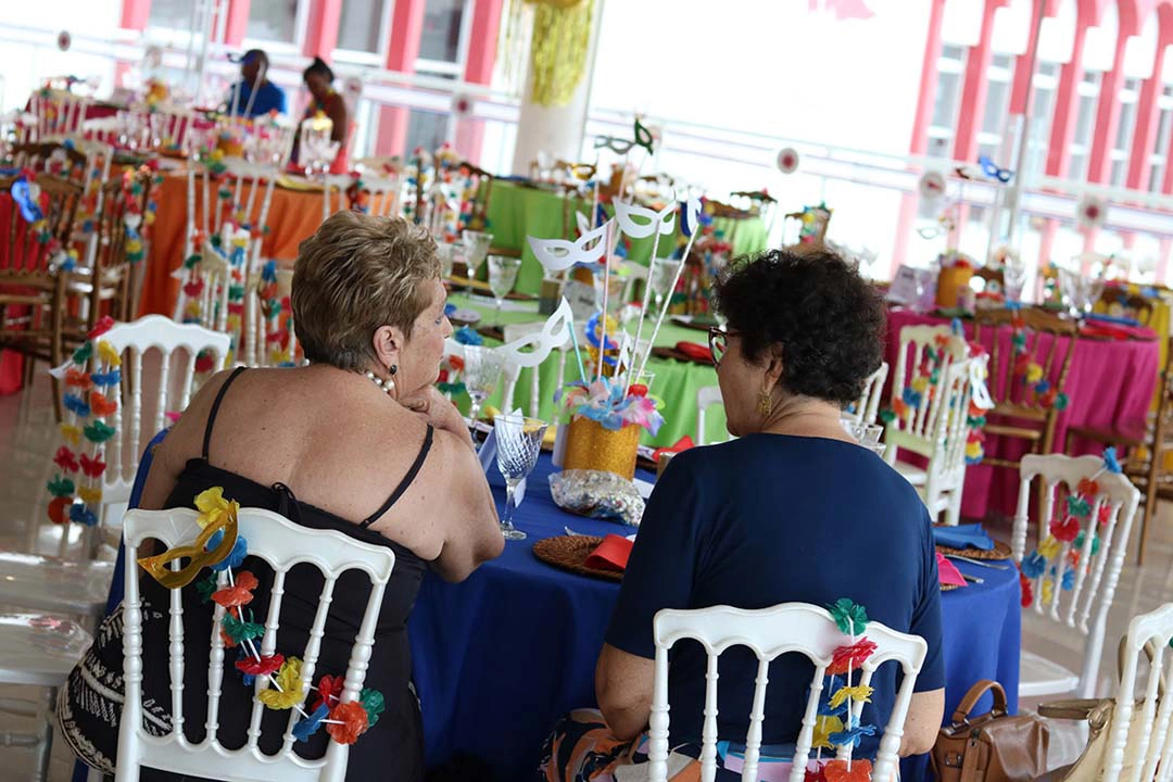 Associados se divertindo na festa