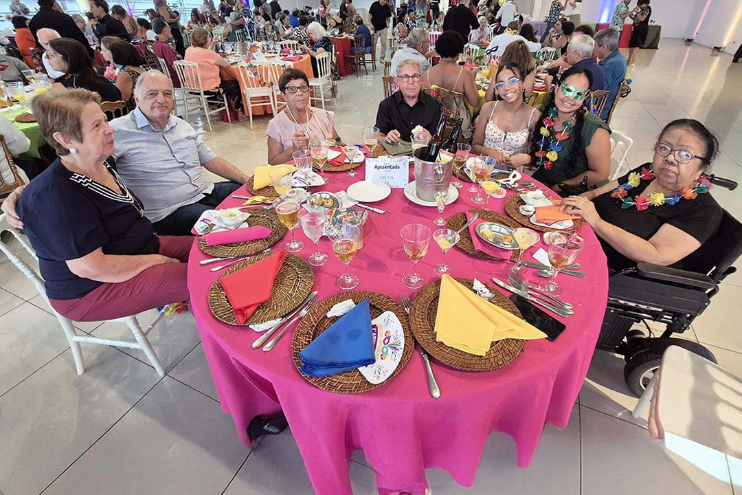 Associados se divertindo na festa