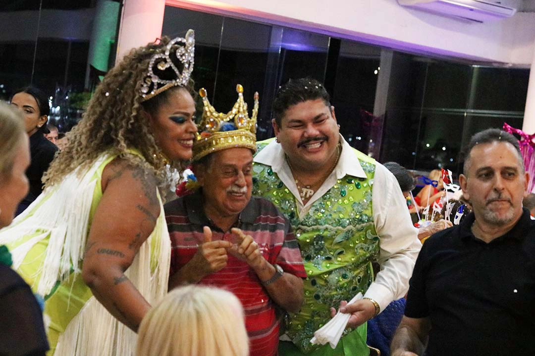 Associados se divertindo na festa