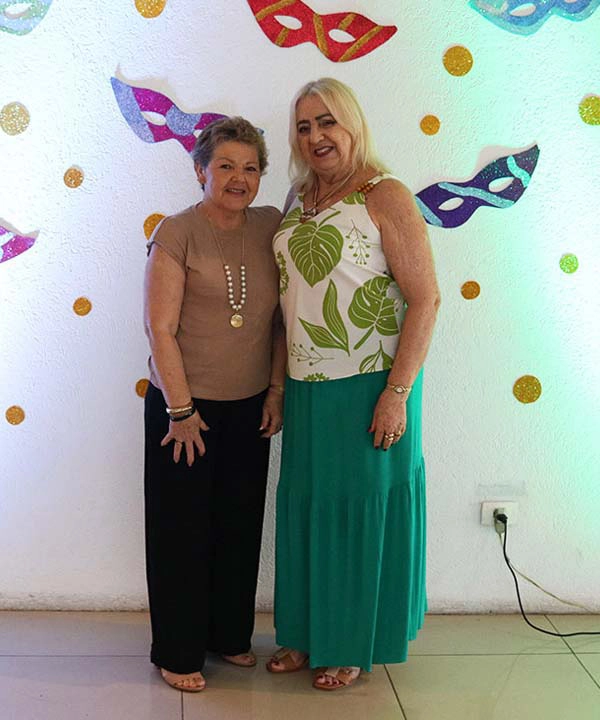 Associados se divertindo na festa